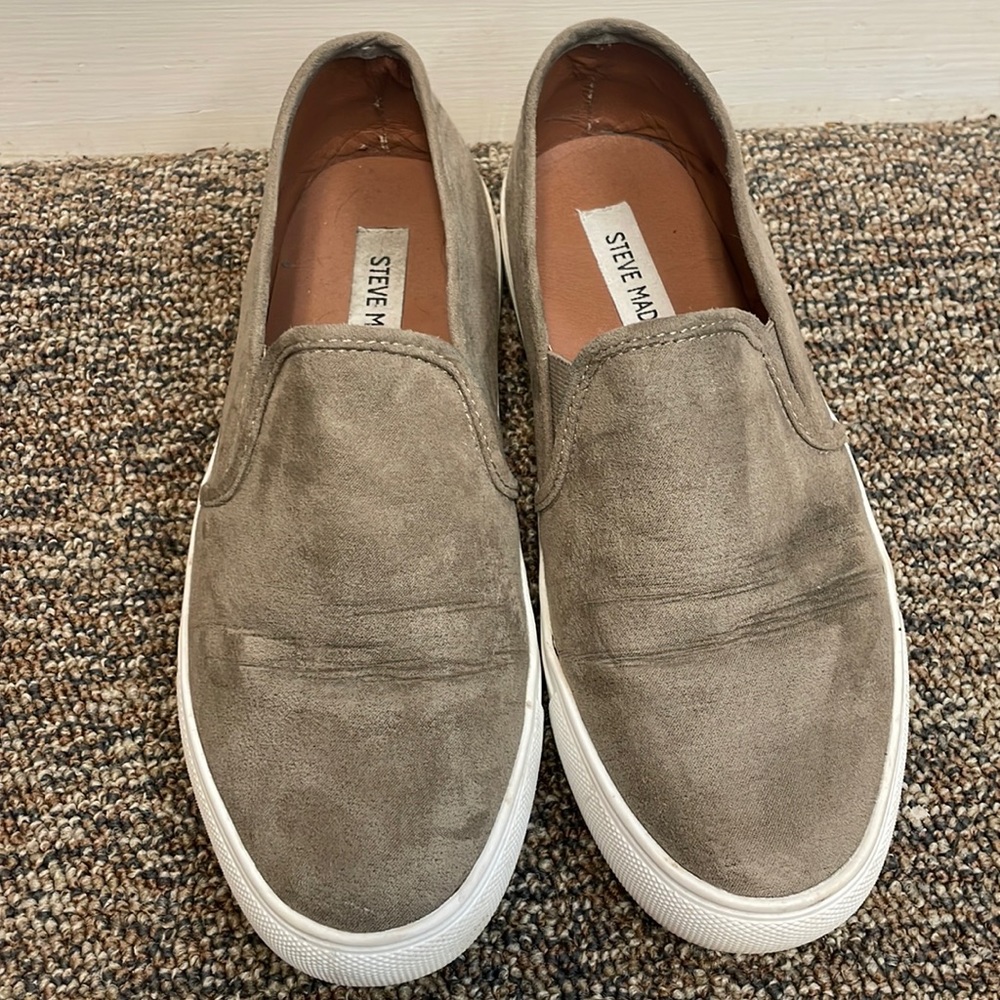 Gray sneakers- Size 7
